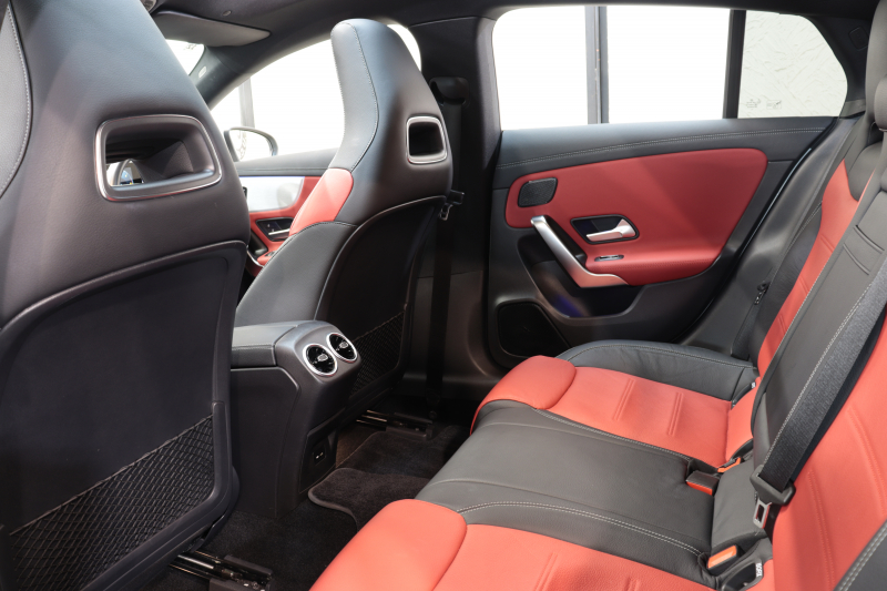 メルセデスベンツ CLAクラス CLA200d ｼｭｰﾃｨﾝｸﾞﾌﾞﾚｰｸ AMGﾗｲﾝ ﾚｻﾞｰｴｸｽｸﾙｰｼﾌﾞ&ｱﾄﾞﾊﾞﾝｽﾄﾞ&ﾅﾋﾞｹﾞｰｼｮﾝ&ﾚｰﾀﾞｰｾｰﾌﾃｨPKG　ｷｰﾚｽｺﾞｰ 赤/黒本革 ﾊﾟﾉﾗﾏSR HUD MBUXﾅﾋﾞTV BT音楽 ｱﾄﾞﾊﾞﾝｽﾄﾞｻｳﾝﾄﾞ 360ｶﾒﾗ PTS LEDﾗｲﾄ AMGｴｱﾛ&18AW ﾜｲﾔﾚｽ充電 8AT　2年保証