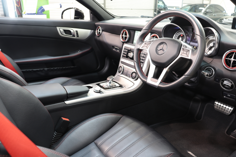 メルセデスベンツ SLKクラス SLK200 ｴｸｽｸﾙｰｼﾌﾞ AMGｽﾎﾟｰﾂ&ﾚｰﾀﾞｰｾｰﾌﾃｨPKG　後期最終 ｷｰﾚｽｺﾞｰ 黒本革 ｴｱｽｶｰﾌ HDDﾅﾋﾞTV&ｷｬﾝｾﾗｰ BT音楽 Bｶﾒﾗ PTS ｷｾﾉﾝﾗｲﾄ AMGｴｱﾛ&18AW ｴｱｶﾞｲﾄﾞ ﾊﾟﾄﾞﾙｼﾌﾄ ﾚｯﾄﾞｼｰﾄﾍﾞﾙﾄ 9AT　2年保証