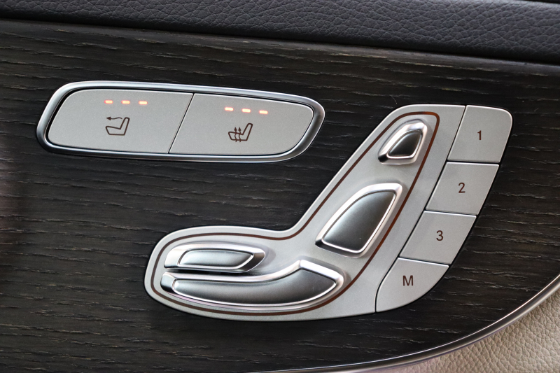 AMG Cクラス C43 4MATIC ｶﾌﾞﾘｵﾚ ﾚｰﾀﾞｰｾｰﾌﾃｨPKG　後期 1ｵｰﾅｰ ｷｰﾚｽｺﾞｰ 白本革 ｴｱｽｶｰﾌ HUD HDDﾅﾋﾞTV ｽﾏﾎ連携 ﾌﾞﾙﾒｽﾀｰ Bｶﾒﾗ PTS LEDﾗｲﾄ AMG専用装備&ﾁｭｰﾆﾝｸﾞ ﾀﾞｲﾅﾐｯｸS 9AT　2年保証