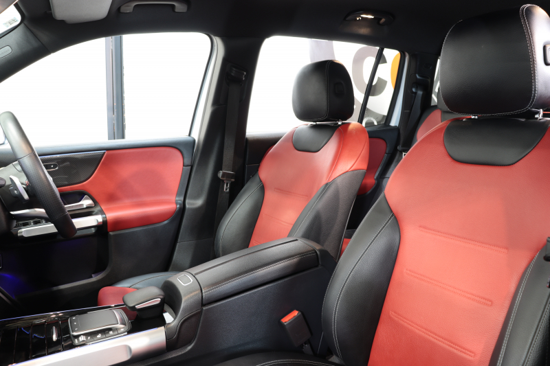 メルセデスベンツ GLB GLB200d 4MATIC AMGﾗｲﾝ AMGﾚｻﾞｰｴｸｽｸﾙｰｼﾌﾞ&ﾚｰﾀﾞｰｾｰﾌﾃｨPKG　MEｺﾈｸﾄ ｷｰﾚｽｺﾞｰ 赤/黒本革 MBUXﾅﾋﾞTV BT音楽 360ｶﾒﾗ PTS LEDﾗｲﾄ 自動Rｹﾞｰﾄ AMGｴｱﾛ&19AW ﾀﾞｲﾅﾐｯｸｾﾚｸﾄ 8AT　2年保証