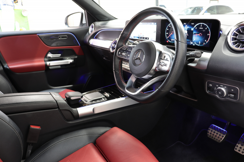 メルセデスベンツ GLB GLB200d 4MATIC AMGﾗｲﾝ AMGﾚｻﾞｰｴｸｽｸﾙｰｼﾌﾞ&ﾅﾋﾞｹﾞｰｼｮﾝ&ﾚｰﾀﾞｰｾｰﾌﾃｨPKG　1ｵｰﾅｰ 赤/黒本革 MBUXﾅﾋﾞTV BT音楽 360ｶﾒﾗ PTS LEDﾗｲﾄ 自動Rｹﾞｰﾄ AMGｴｱﾛ&19AW 8AT　2年保証