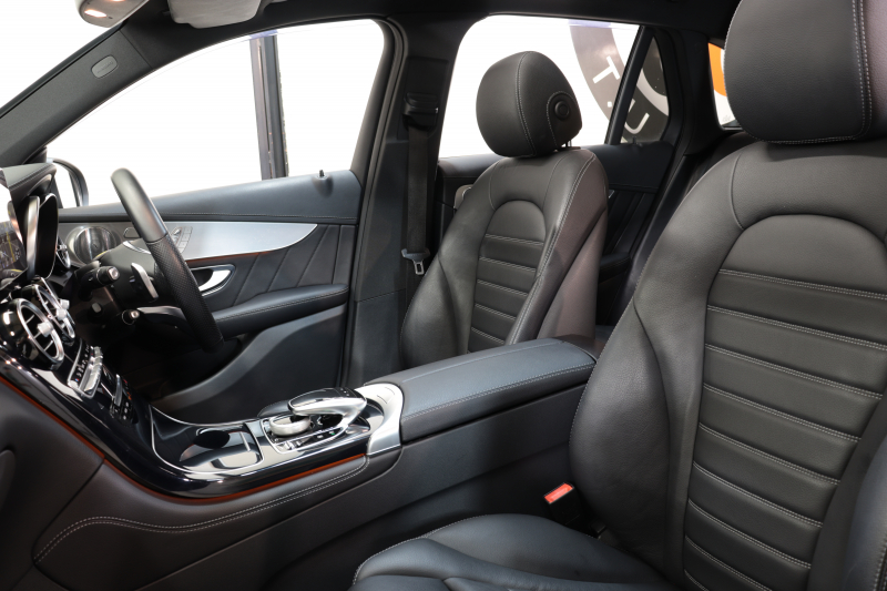 メルセデスベンツ GLC GLC250 4MATIC ｽﾎﾟｰﾂ 本革仕様 ｷｰﾚｽｺﾞｰ 黒本革 ﾊﾟﾉﾗﾏSR HDDﾅﾋﾞTV BT音楽 ﾌﾞﾙﾒｽﾀｰ 360ｶﾒﾗ PTS LEDﾗｲﾄ ﾊﾝｽﾞﾌﾘｰA AMGｴｱﾛ&19AW ﾀﾞｲﾅﾐｯｸｾﾚｸﾄ 9AT　2年保証