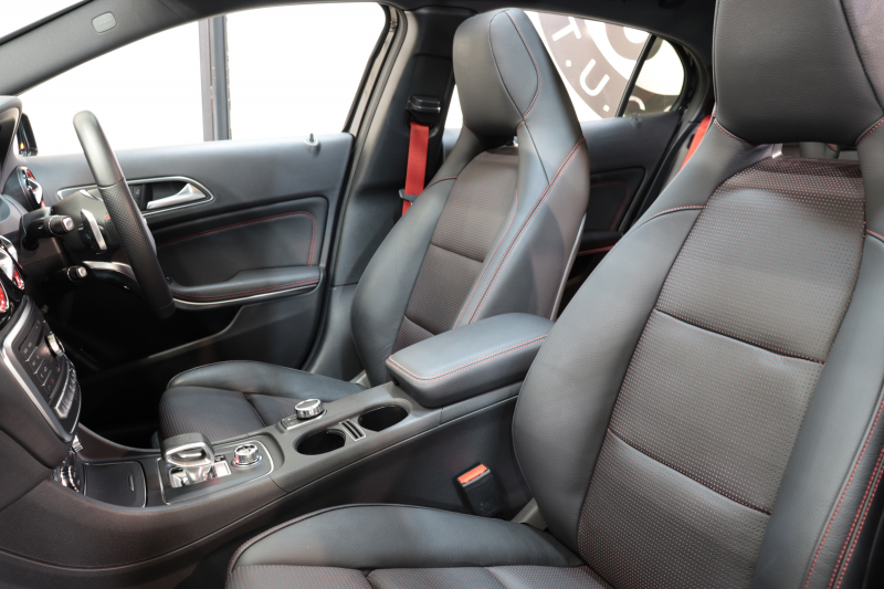 AMG GLA GLA45 4MATIC ﾚｰﾀﾞｰｾｰﾌﾃｨPKG　後期 ｷｰﾚｽｺﾞｰ 黒本革 SR HDDﾅﾋﾞTV ｽﾏﾎ連携 ﾊﾞｯｸｶﾒﾗ PTS LEDﾍｯﾄﾞﾗｲﾄ 自動Rｹﾞｰﾄ&ﾊﾝｽﾞﾌﾘｰA AMG専用装備&ﾁｭｰﾆﾝｸﾞ AMGｴｱﾛ&19AW 7AT　2年保証
