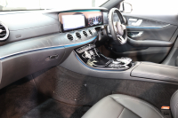 メルセデスベンツ Eクラス E200 4MATIC AVG AMGﾗｲﾝ ｴｸｽｸﾙｰｼﾌﾞ&ﾚｰﾀﾞｰｾｰﾌﾃｨPKG　BSG搭載 中期 NEWｽﾃｱﾘﾝｸﾞ MEｺﾈｸﾄ ｷｰﾚｽｺﾞｰ 黒本革 全ｼｰﾄﾋｰﾀｰ  ﾍｯﾄﾞｱｯﾌﾟD HDDﾅﾋﾞTV ｽﾏﾎ連携  360ｶﾒﾗ PTS LEDﾗｲﾄ 自動ﾄﾗﾝｸ AMGｴｱﾛ&19AW ﾀﾞｲﾅﾐｯｸｾﾚｸﾄ 9AT　2年保証