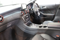AMG Aクラス A45 4MATIC ﾚｰﾀﾞｰｾｰﾌﾃｨPKG　黒本革 ﾚｯﾄﾞｶﾗｰｼｰﾄﾍﾞﾙﾄ HDDﾅﾋﾞTV&ｷｬﾝｾﾗｰ BT音楽 ﾊﾞｯｸｶﾒﾗ PTS DSRC ｷｾﾉﾝ AMG専用装備&ﾁｭｰﾆﾝｸﾞ ﾊﾟﾄﾞﾙｼﾌﾄ 7AT　2年保証
