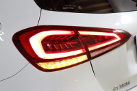 メルセデスベンツ Aクラス A180ｽﾀｲﾙ AMGﾗｲﾝ AMGﾚｻﾞｰｴｸｽｸﾙｰｼﾌﾞ&ﾚｰﾀﾞｰｾｰﾌﾃｨPKG　MEｺﾈｸﾄ ｷｰﾚｽｺﾞｰ 赤/黒本革 ｼｰﾄﾋｰﾀｰ MBUXﾅﾋﾞTV BT音楽 Bｶﾒﾗ PTS LEDﾗｲﾄ AMGｴｱﾛ&18AW ﾜｲﾔﾚｽ充電　2年保証【期間限定在庫】