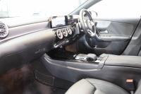 メルセデスベンツ Aクラス A180ｽﾀｲﾙ AMGﾗｲﾝ AMGﾚｻﾞｰｴｸｽｸﾙｰｼﾌﾞ&ｱﾄﾞﾊﾞﾝｽﾄﾞ&ﾚｰﾀﾞｰｾｰﾌﾃｨPKG　ｷｰﾚｽｺﾞｰ 灰/黒本革 ﾊﾟﾉﾗﾏSR ﾍｯﾄﾞｱｯﾌﾟD MBUXﾅﾋﾞTV ｽﾏﾎ連携 ｱﾄﾞﾊﾞﾝｽﾄﾞｻｳﾝﾄﾞ 360ｶﾒﾗ PTS LEDﾗｲﾄ AMGｴｱﾛ&18AW 7AT　2年保証