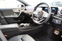 メルセデスベンツ Aクラス A180ｽﾀｲﾙ AMGﾗｲﾝ AMGﾚｻﾞｰｴｸｽｸﾙｰｼﾌﾞ&ｱﾄﾞﾊﾞﾝｽﾄﾞ&ﾚｰﾀﾞｰｾｰﾌﾃｨPKG　ｷｰﾚｽｺﾞｰ 灰/黒本革 ﾊﾟﾉﾗﾏSR ﾍｯﾄﾞｱｯﾌﾟD MBUXﾅﾋﾞTV ｽﾏﾎ連携 ｱﾄﾞﾊﾞﾝｽﾄﾞｻｳﾝﾄﾞ 360ｶﾒﾗ PTS LEDﾗｲﾄ AMGｴｱﾛ&18AW 7AT　2年保証