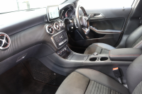 メルセデスベンツ Aクラス A180ｽﾎﾟｰﾂ ﾍﾞｰｼｯｸ&ﾚｰﾀﾞｰｾｰﾌﾃｨPKG　後期 ｷｰﾚｽｺﾞｰ ﾚｻﾞｰDINAMICAｼｰﾄ ｼｰﾄﾋｰﾀｰ HDDﾅﾋﾞTV BT音楽 ﾊﾞｯｸｶﾒﾗ PTS LEDﾗｲﾄ AMGｴｱﾛ&18AW ﾀﾞｲﾅﾐｯｸS 7AT　2年保証