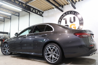 メルセデスベンツ Eクラス E200ｽﾎﾟｰﾂ AMGﾗｲﾝｲﾝﾃﾘｱ&ｴｸｽｸﾙｰｼﾌﾞ&ﾚｰﾀﾞｰｾｰﾌﾃｨPKG　BSG搭載 後期 ｷｰﾚｽｺﾞｰ 黒本革 ﾍｯﾄﾞｱｯﾌﾟD MBUXﾅﾋﾞTV ｽﾏﾎ連携 ﾌﾞﾙﾒｽﾀｰ 360ｶﾒﾗ PTS LEDﾗｲﾄ 自動ﾄﾗﾝｸ AMGｴｱﾛ&19AW 9AT　2年保証