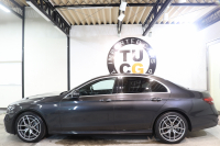 メルセデスベンツ Eクラス E200ｽﾎﾟｰﾂ AMGﾗｲﾝｲﾝﾃﾘｱ&ｴｸｽｸﾙｰｼﾌﾞ&ﾚｰﾀﾞｰｾｰﾌﾃｨPKG　BSG搭載 後期 ｷｰﾚｽｺﾞｰ 黒本革 ﾍｯﾄﾞｱｯﾌﾟD MBUXﾅﾋﾞTV ｽﾏﾎ連携 ﾌﾞﾙﾒｽﾀｰ 360ｶﾒﾗ PTS LEDﾗｲﾄ 自動ﾄﾗﾝｸ AMGｴｱﾛ&19AW 9AT　2年保証