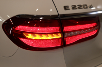 メルセデスベンツ Eクラス E220d ｽﾃｰｼｮﾝﾜｺﾞﾝ AVG ｽﾎﾟｰﾂ ﾚｻﾞｰ&ﾚｰﾀﾞｰｾｰﾌﾃｨPKG　ｷｰﾚｽｺﾞｰ 黒本革 HDDﾅﾋﾞTV ｽﾏﾎ連携 ﾌﾞﾙﾒｽﾀｰ 360ｶﾒﾗ PTS LEDﾗｲﾄ ﾌｯﾄﾄﾗﾝｸOP AMGｴｱﾛ&19AW ﾀﾞｲﾅﾐｯｸｾﾚｸﾄ 9AT　2年保証