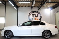 メルセデスベンツ Eクラス E300 AVG ｽﾎﾟｰﾂ ｴｸｽｸﾙｰｼﾌﾞ&ﾚｰﾀﾞｰｾｰﾌﾃｨPKG　中期 MEｺﾈｸﾄ ｷｰﾚｽｺﾞｰ 黒本革 ﾊﾟﾉﾗﾏSR ﾍｯﾄﾞｱｯﾌﾟD HDDﾅﾋﾞTV&ｷｬﾝｾﾗｰ ｽﾏﾎ連携 ﾌﾞﾙﾒｽﾀｰ 360ｶﾒﾗ PTS LEDﾗｲﾄ 自動ﾄﾗﾝｸ AMGｴｱﾛ&19AW 9AT　2年保証