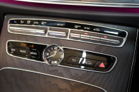 メルセデスベンツ Eクラス E300 AVG ｽﾎﾟｰﾂ ｴｸｽｸﾙｰｼﾌﾞ&ﾚｰﾀﾞｰｾｰﾌﾃｨPKG　中期 MEｺﾈｸﾄ ｷｰﾚｽｺﾞｰ 黒本革 ﾊﾟﾉﾗﾏSR ﾍｯﾄﾞｱｯﾌﾟD HDDﾅﾋﾞTV&ｷｬﾝｾﾗｰ ｽﾏﾎ連携 ﾌﾞﾙﾒｽﾀｰ 360ｶﾒﾗ PTS LEDﾗｲﾄ 自動ﾄﾗﾝｸ AMGｴｱﾛ&19AW 9AT　2年保証