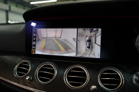 メルセデスベンツ Eクラス E300 AVG ｽﾎﾟｰﾂ ｴｸｽｸﾙｰｼﾌﾞ&ﾚｰﾀﾞｰｾｰﾌﾃｨPKG　中期 MEｺﾈｸﾄ ｷｰﾚｽｺﾞｰ 黒本革 ﾊﾟﾉﾗﾏSR ﾍｯﾄﾞｱｯﾌﾟD HDDﾅﾋﾞTV&ｷｬﾝｾﾗｰ ｽﾏﾎ連携 ﾌﾞﾙﾒｽﾀｰ 360ｶﾒﾗ PTS LEDﾗｲﾄ 自動ﾄﾗﾝｸ AMGｴｱﾛ&19AW 9AT　2年保証