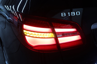 メルセデスベンツ Bクラス B180 ﾌﾟﾚﾐｱﾑ&ﾚｰﾀﾞｰｾｰﾌﾃｨPKG　後期 1ｵｰﾅｰ ｷｰﾚｽｺﾞｰ 黒革 ﾊﾟﾉﾗﾏSR HDDﾅﾋﾞTV ｽﾏﾎ連携 harman/kardon ﾊﾞｯｸｶﾒﾗ PTS LEDﾗｲﾄ EASY-VARIO PLUS 17AW 7AT　2年保証