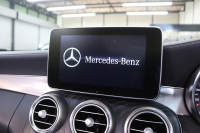 メルセデスベンツ Cクラス C180ｶﾌﾞﾘｵﾚ ｽﾎﾟｰﾂ ﾚｻﾞｰｴｸｽｸﾙｰｼﾌﾞ&ﾚｰﾀﾞｰｾｰﾌﾃｨPKG　ｷｰﾚｽｺﾞｰ 黒本革 ｴｱｽｶｰﾌ HDDﾅﾋﾞTV BT音楽 ﾊﾞｯｸｶﾒﾗ PTS LEDﾗｲﾄ AMGｴｱﾛ&19AW ﾀﾞｲﾅﾐｯｸS 黒幌 9AT　2年保証