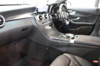 メルセデスベンツ Cクラス C200 AVG AMGﾗｲﾝ ﾚｰﾀﾞｰｾｰﾌﾃｨPKG　BSG搭載 後期 ｷｰﾚｽｺﾞｰ 黒革 HDDﾅﾋﾞTV ｽﾏﾎ連携 ﾊﾞｯｸｶﾒﾗ PTS LEDﾗｲﾄ AMGｴｱﾛ&18AW ﾀﾞｲﾅﾐｯｸS ｴｱｻｽ 9AT　2年保証