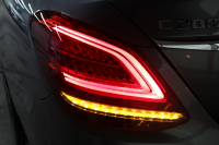 メルセデスベンツ Cクラス C200 AVG AMGﾗｲﾝ ﾚｻﾞｰｴｸｽｸﾙｰｼﾌﾞ&ﾚｰﾀﾞｰｾｰﾌﾃｨPKG　BSG搭載 後期 ｷｰﾚｽｺﾞｰ 赤本革 ﾍｯﾄﾞｱｯﾌﾟD HDDﾅﾋﾞTV ｽﾏﾎ連携 ﾌﾞﾙﾒｽﾀｰ ﾊﾞｯｸｶﾒﾗ PTS LEDﾗｲﾄ 自動ﾄﾗﾝｸ ﾊﾝｽﾞﾌﾘｰA AMGｴｱﾛ&18AW ﾀﾞｲﾅﾐｯｸS ｴｱｻｽ 9AT 希少色ｾﾚﾅｲﾄｸﾞﾚｰ　2年保証