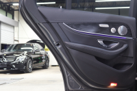 メルセデスベンツ Eクラス E200 AVG ｽﾎﾟｰﾂ ﾚｻﾞｰ&ﾚｰﾀﾞｰｾｰﾌﾃｨPKG　1ｵｰﾅｰ ｷｰﾚｽｺﾞｰ 黒本革 ﾍｯﾄﾞｱｯﾌﾟD HDDﾅﾋﾞTV ｽﾏﾎ連携 ﾌﾞﾙﾒｽﾀｰ 360ｶﾒﾗ PTS LEDﾗｲﾄ 自動ﾄﾗﾝｸ AMGｴｱﾛ&19AW ﾀﾞｲﾅﾐｯｸS 9AT　2年保証