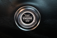 メルセデスベンツ Eクラス E200 AVG ｽﾎﾟｰﾂ ﾚｻﾞｰ&ﾚｰﾀﾞｰｾｰﾌﾃｨPKG　1ｵｰﾅｰ ｷｰﾚｽｺﾞｰ 黒本革 ﾍｯﾄﾞｱｯﾌﾟD HDDﾅﾋﾞTV ｽﾏﾎ連携 ﾌﾞﾙﾒｽﾀｰ 360ｶﾒﾗ PTS LEDﾗｲﾄ 自動ﾄﾗﾝｸ AMGｴｱﾛ&19AW ﾀﾞｲﾅﾐｯｸS 9AT　2年保証