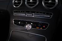 メルセデスベンツ Cクラス C180ｶﾌﾞﾘｵﾚ ｽﾎﾟｰﾂ ﾚｻﾞｰｴｸｽｸﾙｰｼﾌﾞ&ﾚｰﾀﾞｰｾｰﾌﾃｨPKG　1ｵｰﾅｰ ｷｰﾚｽｺﾞｰ 赤本革 ｴｱｽｶｰﾌ HDDﾅﾋﾞTV BT音楽 ﾍｯﾄﾞｱｯﾌﾟD ﾊﾞｯｸｶﾒﾗ PTS LEDﾗｲﾄ AMGｴｱﾛ&19AW ﾀﾞｲﾅﾐｯｸS 赤幌 9AT　2年保証