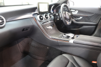 メルセデスベンツ Cクラス C200 AVG AMGﾗｲﾝ ﾚｻﾞｰｴｸｽｸﾙｰｼﾌﾞ&ﾚｰﾀﾞｰｾｰﾌﾃｨPKG　ｷｰﾚｽｺﾞｰ 黒本革 ﾍｯﾄﾞｱｯﾌﾟD HDDﾅﾋﾞTV BT音楽 ﾊﾞｯｸｶﾒﾗ PTS LEDﾗｲﾄ 自動ﾄﾗﾝｸ ﾊﾝｽﾞﾌﾘｰA AMGｴｱﾛ&18AW ｴｱｻｽ ﾀﾞｲﾅﾐｯｸS 7AT　2年保証