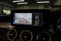 メルセデスベンツ Cクラス C180ｶﾌﾞﾘｵﾚ ｽﾎﾟｰﾂ ﾚｻﾞｰｴｸｽｸﾙｰｼﾌﾞ&ﾚｰﾀﾞｰｾｰﾌﾃｨPKG　後期 MEｺﾈｸﾄ ｷｰﾚｽｺﾞｰ 白本革 赤幌 ｴｱｽｶｰﾌ ﾍｯﾄﾞｱｯﾌﾟD HDDﾅﾋﾞTV ｽﾏﾎ連携 ﾊﾞｯｸｶﾒﾗ PTS LEDﾗｲﾄ AMGｴｱﾛ&19AW ｴｱｻｽ ﾀﾞｲﾅﾐｯｸS 9AT　2年保証