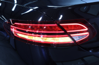 メルセデスベンツ Cクラス C180ｶﾌﾞﾘｵﾚ ｽﾎﾟｰﾂ ﾚｻﾞｰｴｸｽｸﾙｰｼﾌﾞ&ﾚｰﾀﾞｰｾｰﾌﾃｨPKG　後期 MEｺﾈｸﾄ ｷｰﾚｽｺﾞｰ 白本革 赤幌 ｴｱｽｶｰﾌ ﾍｯﾄﾞｱｯﾌﾟD HDDﾅﾋﾞTV ｽﾏﾎ連携 ﾊﾞｯｸｶﾒﾗ PTS LEDﾗｲﾄ AMGｴｱﾛ&19AW ｴｱｻｽ ﾀﾞｲﾅﾐｯｸS 9AT　2年保証