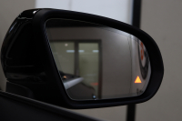 メルセデスベンツ Cクラス C180ｶﾌﾞﾘｵﾚ ｽﾎﾟｰﾂ ﾚｻﾞｰｴｸｽｸﾙｰｼﾌﾞ&ﾚｰﾀﾞｰｾｰﾌﾃｨPKG　後期 MEｺﾈｸﾄ ｷｰﾚｽｺﾞｰ 白本革 赤幌 ｴｱｽｶｰﾌ ﾍｯﾄﾞｱｯﾌﾟD HDDﾅﾋﾞTV ｽﾏﾎ連携 ﾊﾞｯｸｶﾒﾗ PTS LEDﾗｲﾄ AMGｴｱﾛ&19AW ｴｱｻｽ ﾀﾞｲﾅﾐｯｸS 9AT　2年保証