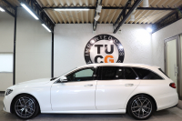 メルセデスベンツ Eクラス E220d ｽﾃｰｼｮﾝﾜｺﾞﾝ ｽﾎﾟｰﾂ AMGﾗｲﾝｲﾝﾃﾘｱ&ﾚｰﾀﾞｰｾｰﾌﾃｨPKG　ISG搭載 後期 MEｺﾈｸﾄ ｷｰﾚｽｺﾞｰ 黒本革 MBUXﾅﾋﾞTV&ARﾅﾋﾞ ｽﾏﾎ連携 360ｶﾒﾗ PTS LEDﾗｲﾄ 自動Rｹﾞｰﾄ ﾊﾝｽﾞﾌﾘｰA AMGｴｱﾛ&19AW ﾜｲﾔﾚｽ充電 9AT　2年保証 新車保証継承可