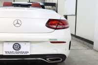 メルセデスベンツ Cクラス C180ｶﾌﾞﾘｵﾚ ｽﾎﾟｰﾂ ﾚｻﾞｰｴｸｽｸﾙｰｼﾌﾞ&ﾚｰﾀﾞｰｾｰﾌﾃｨPKG　後期 1ｵｰﾅｰ MEｺﾈｸﾄ ｷｰﾚｽｺﾞｰ 赤本革 ﾍｯﾄﾞｱｯﾌﾟD HDDﾅﾋﾞTV ｽﾏﾎ連携 ﾊﾞｯｸｶﾒﾗ PTS LEDﾗｲﾄ AMGｴｱﾛ&19AW ｴｱｻｽ 黒幌 9AT　2年保証