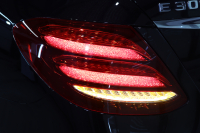 メルセデスベンツ Eクラス E300 AVG ｽﾎﾟｰﾂ ｴｸｽｸﾙｰｼﾌﾞ&ﾚｰﾀﾞｰｾｰﾌﾃｨPKG　中期 NEWｽﾃｱﾘﾝｸﾞ ｷｰﾚｽｺﾞｰ 黒本革 ﾊﾟﾉﾗﾏSR ﾍｯﾄﾞｱｯﾌﾟD HDDﾅﾋﾞTV ｽﾏﾎ連携 ﾌﾞﾙﾒｽﾀｰ 360ｶﾒﾗ PTS LEDﾗｲﾄ 自動ﾄﾗﾝｸ ﾊﾝｽﾞﾌﾘｰA AMGｴｱﾛ&19AW 9AT　2年保証