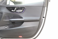 メルセデスベンツ Cクラス C220d ｽﾃｰｼｮﾝﾜｺﾞﾝ AVG AMGﾗｲﾝ ﾚｻﾞｰｴｸｽｸﾙｰｼﾌﾞ&ﾚｰﾀﾞｰｾｰﾌﾃｨPKG　ISG搭載 1ｵｰﾅｰ ｷｰﾚｽｺﾞｰ 黒本革 ﾊﾟﾉﾗﾏSR ﾍｯﾄﾞｱｯﾌﾟD MBUXﾅﾋﾞTV&ARﾅﾋﾞ ｽﾏﾎ連携 360ｶﾒﾗ PTS LEDﾗｲﾄ 自動Rｹﾞｰﾄ AMGｴｱﾛ&18AW 9AT　新車保証継承可