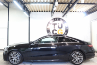 メルセデスベンツ Eクラス E200ｸｰﾍﾟ ｽﾎﾟｰﾂ ﾚｰﾀﾞｰｾｰﾌﾃｨPKG　後期 BSG搭載 1ｵｰﾅｰ MEｺﾈｸﾄ ｷｰﾚｽｺﾞｰ 黒/赤本革 ﾊﾟﾉﾗﾏSR ﾍｯﾄﾞｱｯﾌﾟD MBUX/ARﾅﾋﾞTV ｽﾏﾎ連携 ﾌﾞﾙﾒｽﾀｰ 360ｶﾒﾗ PTS LEDﾗｲﾄ AMGｴｱﾛ&19AW 9AT　2年保証