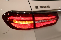 メルセデスベンツ Eクラス E300ｽﾃｰｼｮﾝﾜｺﾞﾝ AVG ｽﾎﾟｰﾂ ﾚｰﾀﾞｰｾｰﾌﾃｨPKG　中期 NEWｽﾃｱﾘﾝｸﾞ ｷｰﾚｽｺﾞｰ 黒本革 ﾍｯﾄﾞｱｯﾌﾟD HDDﾅﾋﾞTV ｽﾏﾎ連携 360ｶﾒﾗ PTS LEDﾗｲﾄ 自動Rｹﾞｰﾄ ﾊﾝｽﾞﾌﾘｰA AMGｴｱﾛ&19AW ﾀﾞｲﾅﾐｯｸS 9AT　2年保証