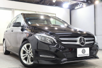 メルセデスベンツ Bクラス B180 ﾌﾟﾚﾐｱﾑ&ﾚｰﾀﾞｰｾｰﾌﾃｨPKG　後期 ｷｰﾚｽｺﾞｰ 黒革 ﾊﾟﾉﾗﾏSR HDDﾅﾋﾞTV ｽﾏﾎ連携 harman/kardon ﾊﾞｯｸｶﾒﾗ PTS LEDﾗｲﾄ EASY-VARIO PLUS 17AW 7AT　2年保証