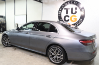 メルセデスベンツ Eクラス E200 ｽﾎﾟｰﾂ AMGﾗｲﾝｲﾝﾃﾘｱ&ｴｸｽｸﾙｰｼﾌﾞ&ﾚｰﾀﾞｰｾｰﾌﾃｨPKG　BSG搭載 後期 1ｵｰﾅｰ MEｺﾈｸﾄ ｷｰﾚｽｺﾞｰ 黒本革 ﾍｯﾄﾞｱｯﾌﾟD MBUXﾅﾋﾞTV&ARﾅﾋﾞ ｽﾏﾎ連携 ﾌﾞﾙﾒｽﾀｰ 360ｶﾒﾗ PTS LEDﾗｲﾄ 自動ﾄﾗﾝｸ AMGｴｱﾛ&19AW 9AT　2年保証