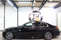 メルセデスベンツ Cクラス C220d AVG AMGﾗｲﾝ ﾚｻﾞｰｴｸｽｸﾙｰｼﾌﾞ&ﾍﾞｰｼｯｸ&ﾚｰﾀﾞｰｾｰﾌﾃｨPKG　ISG搭載 ｷｰﾚｽｺﾞｰ 黒本革 ﾊﾟﾉﾗﾏSR ﾍｯﾄﾞｱｯﾌﾟD MBUX/ARﾅﾋﾞTV ｽﾏﾎ連携 360ｶﾒﾗ PTS LEDﾗｲﾄ 自動ﾄﾗﾝｸ AMGｴｱﾛ&18AW ﾜｲﾔﾚｽ充電 9AT　2年保証