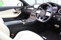 メルセデスベンツ Cクラス C180ｶﾌﾞﾘｵﾚ ｽﾎﾟｰﾂ ﾚｻﾞｰｴｸｽｸﾙｰｼﾌﾞ&ﾚｰﾀﾞｰｾｰﾌﾃｨPKG　後期最終 ｷｰﾚｽｺﾞｰ 白本革 ｴｱｽｶｰﾌ 青幌 ﾍｯﾄﾞｱｯﾌﾟD HDDﾅﾋﾞTV ｽﾏﾎ連携 ﾊﾞｯｸｶﾒﾗ PTS LEDﾗｲﾄ AMGｴｱﾛ&19AW ｴｱｻｽ 9AT　2年保証