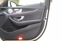 メルセデスベンツ Eクラス E300ｽﾃｰｼｮﾝﾜｺﾞﾝ AVG ｽﾎﾟｰﾂ ｴｸｽｸﾙｰｼﾌﾞ&ﾚｰﾀﾞｰｾｰﾌﾃｨPKG　中期 NEWｽﾃｱﾘﾝｸﾞ ｷｰﾚｽｺﾞｰ 黒本革 ﾊﾟﾉﾗﾏSR ﾍｯﾄﾞｱｯﾌﾟD HDDﾅﾋﾞTV ｽﾏﾎ連携 ﾌﾞﾙﾒｽﾀｰ 360ｶﾒﾗ PTS LEDﾗｲﾄ ﾊﾝｽﾞﾌﾘｰA AMGｴｱﾛ&19AW ﾀﾞｲﾅﾐｯｸS 9AT　2年保証