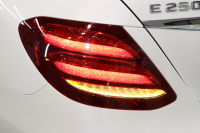 メルセデスベンツ Eクラス E250 AVG ｽﾎﾟｰﾂ ﾚｻﾞｰｴｸｽｸﾙｰｼﾌﾞ&ﾚｰﾀﾞｰｾｰﾌﾃｨPKG　ｷｰﾚｽｺﾞｰ 黒本革 ﾊﾟﾉﾗﾏSR HDDﾅﾋﾞTV ｽﾏﾎ連携 ﾌﾞﾙﾒｽﾀｰ 360ｶﾒﾗ PTS LEDﾗｲﾄ ﾊﾝｽﾞﾌﾘｰA AMGｴｱﾛ&19AW ﾀﾞｲﾅﾐｯｸS 9AT　2年保証
