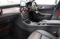 AMG CLAクラス CLA45 4MATIC ﾚｰﾀﾞｰｾｰﾌﾃｨPKG　中期 ｷｰﾚｽｺﾞｰ 黒本革 ﾊﾟﾉﾗﾏSR HDDﾅﾋﾞTV BT音楽 ﾊﾞｯｸｶﾒﾗ PTS ｷｾﾉﾝﾗｲﾄ AMG専用装備&ﾁｭｰﾆﾝｸﾞ 7AT　2年保証