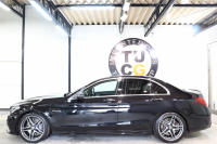 AMG Cクラス C63 ﾚｰﾀﾞｰｾｰﾌﾃｨPKG　ｷｰﾚｽｺﾞｰ 黒本革 ｼｰﾄﾋｰﾀｰ HDDﾅﾋﾞTV BT音楽 ﾊﾞｯｸｶﾒﾗ PTS LEDﾗｲﾄ 自動ﾄﾗﾝｸ AMG専用装備&ﾁｭｰﾆﾝｸﾞ 7AT　2年保証
