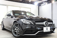 AMG Cクラス C63 ﾚｰﾀﾞｰｾｰﾌﾃｨPKG　ｷｰﾚｽｺﾞｰ 黒本革 ｼｰﾄﾋｰﾀｰ HDDﾅﾋﾞTV BT音楽 ﾊﾞｯｸｶﾒﾗ PTS LEDﾗｲﾄ 自動ﾄﾗﾝｸ AMG専用装備&ﾁｭｰﾆﾝｸﾞ 7AT　2年保証