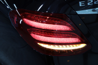 メルセデスベンツ Eクラス E220d AVG ｽﾎﾟｰﾂ ﾚｻﾞｰｴｸｽｸﾙｰｼﾌﾞ&ﾚｰﾀﾞｰｾｰﾌﾃｨPKG　ｷｰﾚｽｺﾞｰ 黒本革 ｼｰﾄﾋｰﾀｰ ﾊﾟﾉﾗﾏSR ﾍｯﾄﾞｱｯﾌﾟD HDDﾅﾋﾞTV ｽﾏﾎ連携 360ｶﾒﾗ PTS LEDﾗｲﾄ 自動ﾄﾗﾝｸ AMGｴｱﾛ&19AW ﾀﾞｲﾅﾐｯｸS 9AT　2年保証