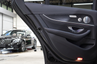 メルセデスベンツ Eクラス E220d AVG ｽﾎﾟｰﾂ ﾚｻﾞｰｴｸｽｸﾙｰｼﾌﾞ&ﾚｰﾀﾞｰｾｰﾌﾃｨPKG　ｷｰﾚｽｺﾞｰ 黒本革 ｼｰﾄﾋｰﾀｰ ﾊﾟﾉﾗﾏSR ﾍｯﾄﾞｱｯﾌﾟD HDDﾅﾋﾞTV ｽﾏﾎ連携 360ｶﾒﾗ PTS LEDﾗｲﾄ 自動ﾄﾗﾝｸ AMGｴｱﾛ&19AW ﾀﾞｲﾅﾐｯｸS 9AT　2年保証