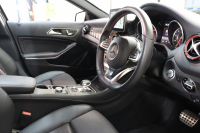 AMG GLA GLA45 4MATIC ﾚｰﾀﾞｰｾｰﾌﾃｨPKG　後期 ｷｰﾚｽｺﾞｰ 黒本革 SR HDDﾅﾋﾞTV ｽﾏﾎ連携 ﾊﾞｯｸｶﾒﾗ PTS LEDﾍｯﾄﾞﾗｲﾄ 自動Rｹﾞｰﾄ&ﾊﾝｽﾞﾌﾘｰA AMG専用装備&ﾁｭｰﾆﾝｸﾞ AMGｴｱﾛ&19AW 7AT　2年保証