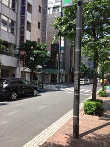 銀座の裏通りを抜けて。