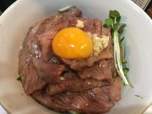 締めは肉でした